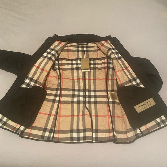 Authentic Burberry Short Jacket - Picture 2 of 5